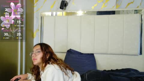 Snapshot of angeles_azul chatting on 05.11.26 angel online show from 05.11.26
