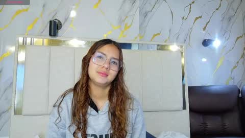Snapshot of angeles_azul chatting on 05.25.26 angel online show from 05.25.26