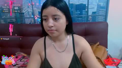 Snapshot of angelhotlatina18 chatting on 02.12.26 angel online show from 02.12.26