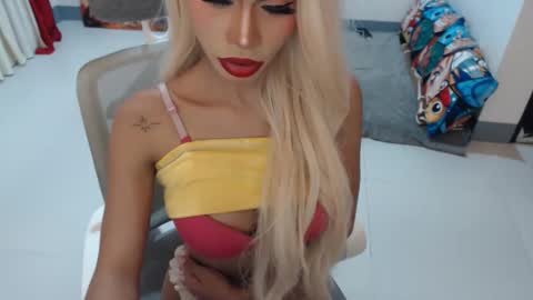 DIVINE ANGEL online show from 01.11.26