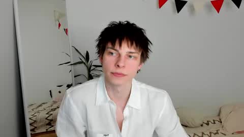 Snapshot of angelic_look chatting on 03.10.25 Daniel online show from 03.10.25