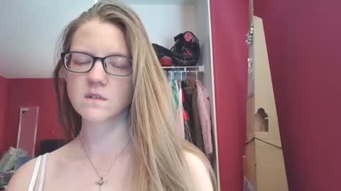 Snapshot of angelicangel3 chatting on 04.15.26 AngelicAngel online show from 04.15.26