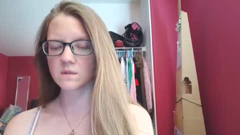 Snapshot of angelicangel3 chatting on 04.16.26 AngelicAngel online show from 04.16.26