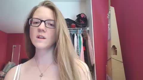 Snapshot of angelicangel3 chatting on 04.20.26 AngelicAngel online show from 04.20.26