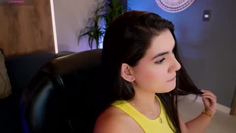 Snapshot of angelicavega_ chatting on 12.20.25 Angelica Vega online show from 12.20.25