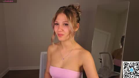 Snapshot of angelina_becker chatting on 06.11.26 Angelina online show from 06.11.26