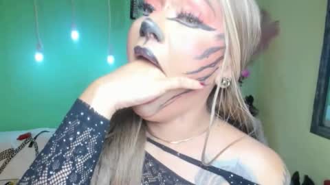 Snapshot of angelina_james_ chatting on 10.13.25 Angelina  online show from 10.13.25