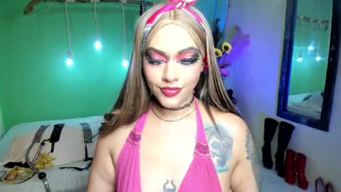 Snapshot of angelina_james_ chatting on 10.22.25 Angelina  online show from 10.22.25
