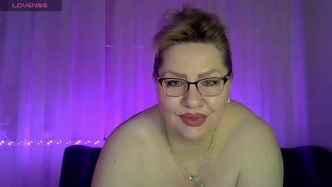 Snapshot of angelinaglam chatting on 05.18.26 AngelinaGlam online show from 05.18.26