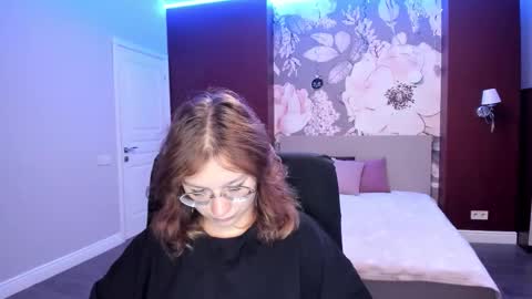 Snapshot of angelinalow chatting on 09.08.25 AngelinaLow online show from 09.08.25