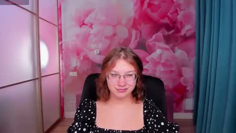 Snapshot of angelinalow chatting on 10.08.25 AngelinaLow online show from 10.08.25