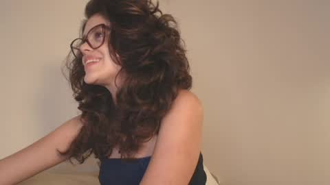 Snapshot of angelinarosss_ chatting on 05.04.26 online show from 05.04.26