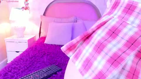 Snapshot of angeline__cute chatting on 03.17.26 angeline online show from 03.17.26