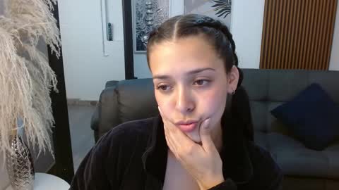 Snapshot of angeline_davies chatting on 02.24.25 angeline_davies online show from 02.24.25