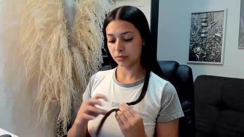 Snapshot of angeline_davies chatting on 03.12.25 angeline_davies online show from 03.12.25