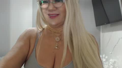 Snapshot of angelinna_12 chatting on 06.13.26 angelinna_12 online show from 06.13.26