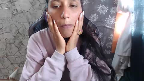 Snapshot of angelitaa_hot chatting on 05.11.26 angela online show from 05.11.26