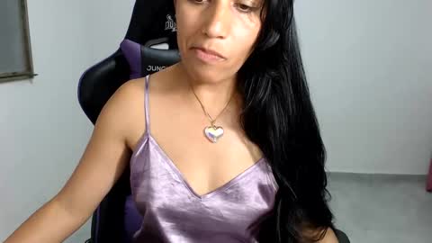 Snapshot of angelitaa_hot chatting on 05.29.26 angela online show from 05.29.26