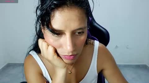 Snapshot of angelitaa_hot chatting on 07.17.26 angela online show from 07.17.26