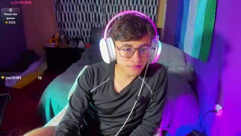 Snapshot of angelito18_twink chatting on 06.11.26 Angel online show from 06.11.26