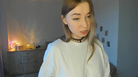 Snapshot of angella_mills chatting on 11.06.25 angella_mills online show from 11.06.25