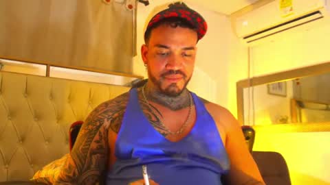 Snapshot of angellatino0 chatting on 12.25.24 angellatino0 online show from 12.25.24