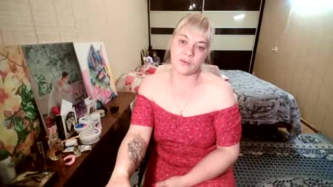 Snapshot of angelleah chatting on 06.18.26 angelleah online show from 06.18.26