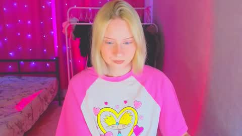 Snapshot of angellisss chatting on 02.23.26 Cutie online show from 02.23.26