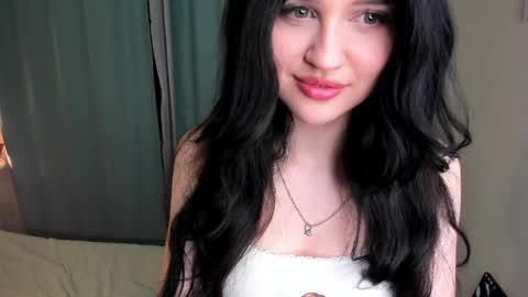 Snapshot of angellvee chatting on 05.13.26 angellvee online show from 05.13.26
