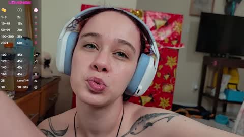 Snapshot of angels_fuck chatting on 12.21.24 Chau Mist    online show from 12.21.24