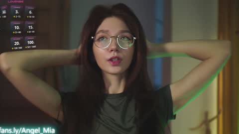 Snapshot of angels_kiss chatting on 02.16.26 Nikki online show from 02.16.26