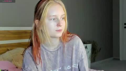 Snapshot of angelwise chatting on 06.11.26 angelwise online show from 06.11.26