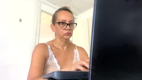 angelycute476334 online show from 10.02.25