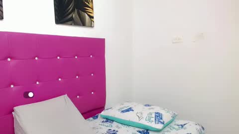 Snapshot of angie_arias chatting on 02.16.25 Angie online show from 02.16.25