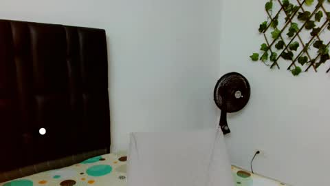 Snapshot of angie_arias chatting on 03.05.25 Angie online show from 03.05.25