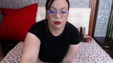 Snapshot of angie_bbw chatting on 04.28.26 Angie online show from 04.28.26