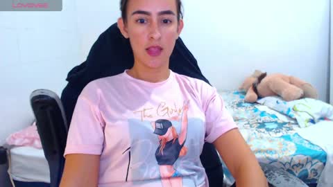 Snapshot of angie_dreamgirl chatting on 04.20.26 IG angie dreamgirl01 online show from 04.20.26