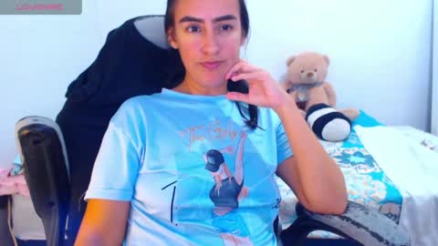 Snapshot of angie_dreamgirl chatting on 04.22.26 IG angie dreamgirl01 online show from 04.22.26