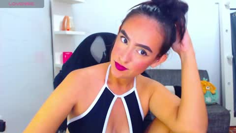 Snapshot of angie_dreamgirl chatting on 05.01.26 IG angie dreamgirl01 online show from 05.01.26