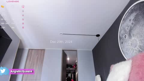 Snapshot of angie_mcqueen chatting on 12.29.24 angie online show from 12.29.24