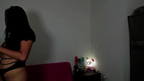 Snapshot of angielee01 chatting on 05.30.26 Angie y Andres online show from 05.30.26