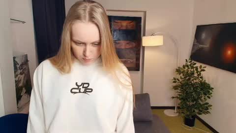 Snapshot of anhedney chatting on 04.29.26 Violet online show from 04.29.26