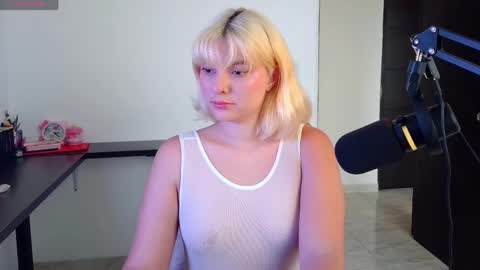Snapshot of ania_mml chatting on 05.08.26 Ania online show from 05.08.26