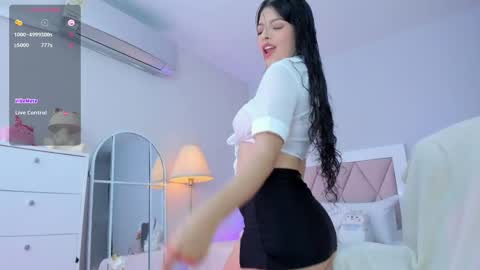 Snapshot of ania_sweet chatting on 05.20.26 Ania online show from 05.20.26