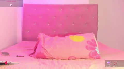 aniaross18 online show from 11.19.25