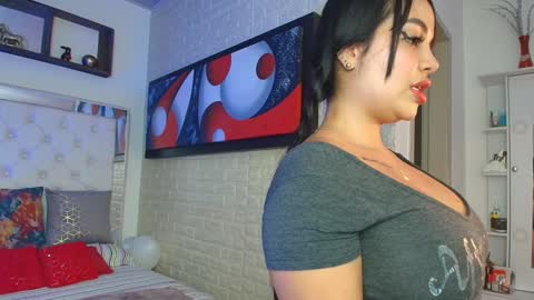 laura  online show from 03.06.25