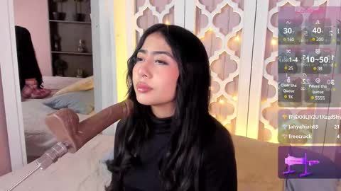 Snapshot of aniie_west chatting on 02.13.25 aniie_west online show from 02.13.25