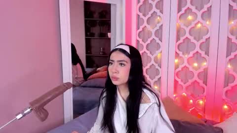 Snapshot of aniie_west chatting on 02.19.25 aniie_west online show from 02.19.25