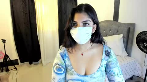 Snapshot of aniisaalii chatting on 05.25.26 Anissa online show from 05.25.26