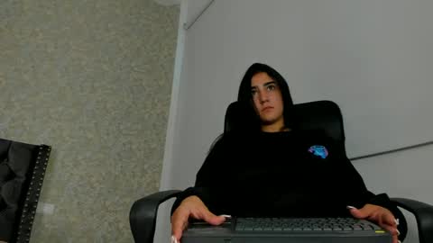 Snapshot of anika_h chatting on 06.03.26 anika_h online show from 06.03.26